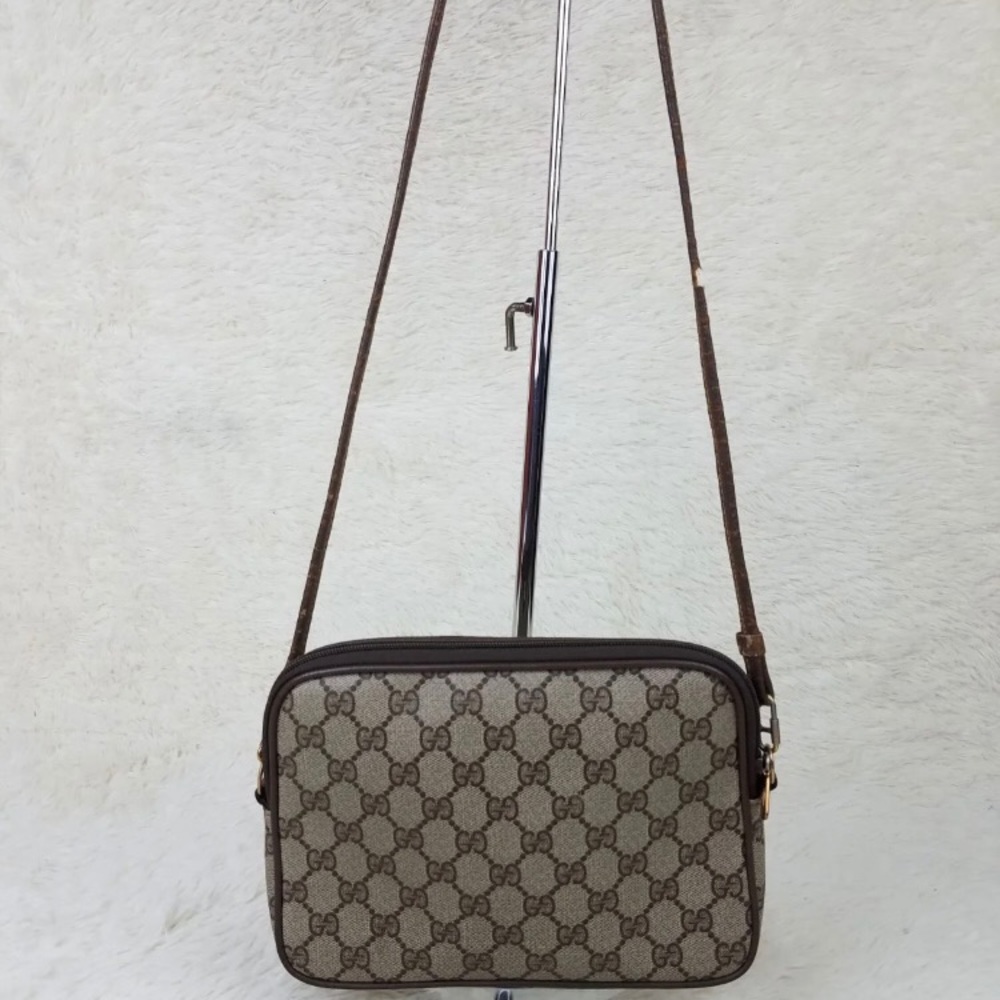Vintage Gucci’s monogram crossbody
